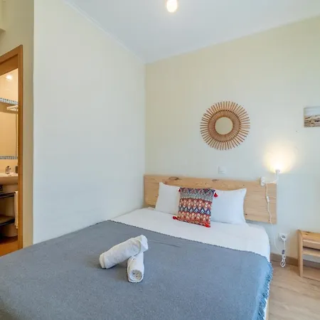 Aljezur Villas אכסניה